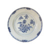 <p>Prato em porcelana azul e branca. China, Dinastia Qing, Imperador Qianlong (1736- 1795) século XVIII. 23 cm.</p>