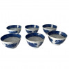 <p>Conjunto de seis bowls em porcelana azul e branca. Decora&ccedil;&atilde;o comumente&nbsp;chamada&nbsp;Fitzhugh. China, Qing, cerca de 1800. Um com bicado. 5 x 9 cm.</p>