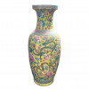 <p>Grande vaso em porcelana policromada, decorado com drag&otilde;es de cinco garras a maneira da Fam&iacute;lia Imperial. China,&nbsp;princ&iacute;pio&nbsp;so s&eacute;culo XX. 60 cm.</p>