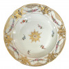<p>Prato em porcelana do Serviço Cassino Fluminense. Século XIX. 24 cm. Obra reproduzida no Livro Louça da Aristocracia no Brasil, por Jenny Dreyfus, página 228.</p>