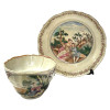 <p>Xícara e pires em porcelana Cia das Índias, grisaille, decoração Família Rosa, com cena europeia ao centro. China, Qing, Qianlong (1736 – 1795) século XVIII. Apresenta restauro. Xícara 6 x 9 cm e Pires 14 cm.</p>