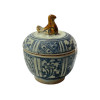 <p>Pequeno recipiente com sua tampa, pega em formato de ave. Provavelmente China, Ming, Wanli, final do século XVI. 7 x 5 cm.</p>