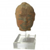 <p>Rosto oriental em cerâmica arqueológica. Fragmentada. China, possivelmente da Dinastia Tang (618 - 907). 11 cm. Peça de estudos arqueológicos.</p>