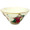 <p>Chávena em porcelana policromada, decoração Família Rosa. Apresenta marcas no verso. China, século XIX. Apresenta mínimo fio de cabelo. 5 x 9 cm.</p>