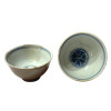 <p>Pendant&nbsp;de pequenos bowls em porcelana de exporta&ccedil;&atilde;o. Parte externa na cor chocolate e parte interna azul e branca. China, Qing, Qianlong, s&eacute;culo XVIII. Uma delas apresenta restauro. 4 x 7 cm.</p>