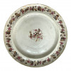 <p>Prato em porcelana Cia das Índias. China, Qing, Jiaqing (1796 - 1820). Apresenta bicados na borda e fio de cabelo. 25 cm.</p>