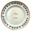 <p>Prato em porcelana Cia das Índias, decoração azul, branco e dourada. China, Qing, Jiaqing (1796 - 1820). 25 cm.</p>