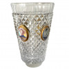 <p>Vaso em cristal, decorado com miniaturas de retratos. Família Imperial, D. Pedro II. Século XIX. 27 cm.</p>