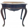 <p>Mesa de encostar executada em jacarandá, no estilo D. José I. Brasil, cerca de 1900. 90 x 84 x 51 cm.</p>