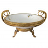 <p>Centro de mesa em porcelana com suporte em bronze dourado e desenhos em relevo. Provavelmente Europa, século XX. 14 x 17 cm.</p>
