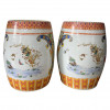 <p>Par de bancos de jardim em porcelana. China, século XX. 38 x 25 cm.</p>