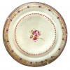 <p>Prato em porcelana Cia das Índias, decoração Família Rosa. China, Qing, Jiaquing (1796 - 1820) cerca de 1800. Apresenta restauro. 25 cm.</p>