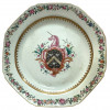 <p>Prato em porcelana Cia das Índias, decoração Família Rosa. China, Qing, Qialong (1736 - 1795) século XVIII. Apresenta bicado. 22 cm.</p>