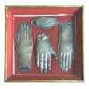 <p>Conjunto composto por quatro ex votos possivelmente em prata de lei, batida, repuxada e cinzelada emoldurados. Provavelmente Brasil, s&eacute;culo XVIII. 35 x 35 cm.</p>
