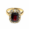 <p>Anel em ouro e diamente. 5,2 gramas.&nbsp;</p>