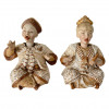 <p>Par de esculturas representando casal em porcelana policromada austríaca. Século XIX. 11 cm.</p>