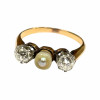 <p>Anel de ouro com diamante. 2,7 gramas.</p>