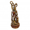 <p>Escultura em madeira policromada e dourada representando figura oriental. Porivavelmente China, século XIX. 52 x 19 cm.</p>