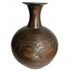 <p>Vaso em madeira com desenhos em relevo. China, século XIX. 18 x 13 cm.</p>
