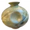 <p>Vaso oriental em porcelana na cor celadon. Possivelmente Japão, século XX. 13 x 15 cm.</p>