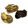 <p>Conjunto de três netsukes. Japão, século XIX/ XX 5 cm.</p>