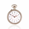 <p>Roskopf Patent - Relógio de Bolso, caixa de metal prateado. Cerca de 46mm de diâmetro. Movimento com corda e ajuste pela coroa (pin-set). Mostrador de porcelana. <em>Observação: os relógios são peças antigas destinadas a fins de colecionismo. Não é garantido o funcionamento, considerando o tempo de fabricação e o caráter histórico das peças. </em></p>