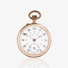 <p>Roskopf Patent - Relógio de Bolso, caixa de metal com acabamento em ouro rosa. Cerca de 51mm de diâmetro. Movimento com corda e ajuste pela coroa (pin-set). Mostrador de porcelana. <em>Observação: os relógios são peças antigas destinadas a fins de colecionismo. Não é garantido o funcionamento, considerando o tempo de fabricação e o caráter histórico das peças. </em></p>