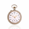 <p>Georges Roskopf - Relógio de Bolso, caixa de metal prateado. Cerca de 47mm de diâmetro. Movimento com corda e ajuste pela coroa (pin-set). Mostrador de porcelana. <em>Observação: os relógios são peças antigas destinadas a fins de colecionismo. Não é garantido o funcionamento, considerando o tempo de fabricação e o caráter histórico das peças. </em></p>