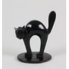 <p>MANUFATURA ITAIPAVA - Escultura de Gato, c. 1950. Delicada escultura zoomórfica representando um gato, produzida pela Manufatura Itaipava na década de 1950. Modelada em cerâmica esmaltada, a peça apresenta acabamento brilhante e linhas suaves. Dimensões: Altura 19 cm × Largura 16 cm × Profundidade 13 cm</p>
