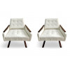 <p>L’ATELIER - Par de poltronas produzidas pela L’Atelier na década de 1960, com estrutura em jacarandá e estofamento em couro natural branco. A combinação de linhas retas e curvas sutis expressa o refinamento técnico e estético característico da produção da L’Atelier, importante marca fundada por Jorge Zalszupin. Dimensões: Altura 66 cm × Largura 75 cm × Profundidade 73 cm</p>