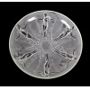 <p>Centro de mesa em vidro com rico trabalho em alto relevo, figura feminina - medindo 8 cm alt, 38 cm di&acirc; . Fran&ccedil;a Sec XX</p>