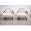 <p>L&rsquo;ATELIER - Par de poltronas produzidas pela L&rsquo;Atelier na d&eacute;cada de 1960, com estrutura em jacarand&aacute; e estofamento em couro natural branco. A combina&ccedil;&atilde;o de linhas retas e curvas sutis expressa o refinamento t&eacute;cnico e est&eacute;tico caracter&iacute;stico da produ&ccedil;&atilde;o da L&rsquo;Atelier, importante marca fundada por Jorge Zalszupin. Dimens&otilde;es: Altura 66 cm &times; Largura 75 cm &times; Profundidade 73 cm</p>
