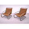 <p>MIES VAN DER ROHE - Par de cadeiras - Cantilever. Dimens&otilde;es: 83cm x 63cm x 87cm</p>