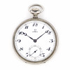<p>Omega circa 1930 - Caixa de face aberta de metal prateado. Cerca de 47mm de diâmetro. Movimento com corda e ajuste pela coroa (stem-set). Mostrador de porcelana. Caixa, movimento e mostrador assinados. Fabricado na Suíça. Nº7970966.</p>