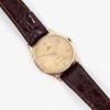 <p>Omega circa 1947 - Caixa de metal com acabamento em ouro amarelo. Cerca de 32,5mm de diâmetro. Movimento a corda manual. Visor de acrílico. Movimento e mostrador assinados. Fabricado na Suíça. Nº11029866. Obs.: Caseback não original.</p>