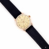 <p>Omega circa 1954 - Caixa de metal com acabamento em ouro rosa. Cerca de 32,5mm de diâmetro. Movimento automático bumper (cal.344). Visor de acrílico. Caixa, movimento e mostrador assinados. Fabricado na Suíça. Ref.DW2402/nº14115636.</p>