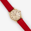 <p>Omega - Caixa de metal com acabamento em ouro amarelo. Cerca de 35mm de diâmetro. Movimento a corda manual. Visor de acrílico. Movimento e mostrador assinados. Fabricado na Suíça. Nº10160788. Obs.: Caixa não original.</p>