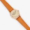 <p>Omega circa 1975 - Caixa de metal com acabamento em ouro amarelo. Cerca de 24,5mm de diâmetro. Movimento a corda manual. Visor de acrílico. Caixa, coroa, movimento e mostrador assinados. Fabricado na Suíça. Ref.511.021/nº39471534.</p>
