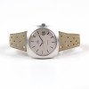 <p>Omega Geneve déc.70 - Caixa e fecho deployant de aço. Cerca de 39x39mm. Pulseira de couro. Movimento automático com data (cal.561). Visor de acrílico. Caixa, coroa, movimento, mostrador, pulseira e fecho assinados. Fabricado na Suíça. Ref.166081</p>