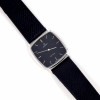 <p>Omega DeVille déc.80 - Caixa de aço. Cerca de 31x30mm. Movimento a quartzo (cal.1365). Visor de cristal. Caixa, movimento e mostrador assinados. Fabricado na Suíça.</p>
