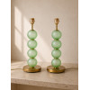 <p>Par de luminárias italianas em vidro de Murano verde acetinado, compostas por quatro esferas sobrepostas e base em ottone italiano. 52 cm de alt.</p>