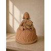<p>ANTONIA DE TRACUNHAÉM - Figura em terracota. Arte popular. 60 cm de alt.; 50 cm de diâm .NO ESTADO</p>