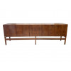 <p>MÓVEIS CIMO - Buffet produzido pela Móveis Cimo. Estrutura em madeira nobre, com quatro portas laterais e quatro gavetas centrais. Detalhe de marchetaria em latão e puxadores em bronze. Necessita restauro. 86 cm (altura) × 248 cm × 47 cm.</p>