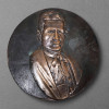 <p>Magnifico medalh&atilde;o em bronze maci&ccedil;o circular representando PAPA PIO X, obra do mestre MIGUEL LANGONE. Obra: Alto-relevo em busto em perfil 3/4 do Papa Pio X, nascido Giuseppe Melchiorre Sarto (1835-1914), o 257&ordm; Papa da Igreja Cat&oacute;lica, pontificado de 1903 a 1914, canonizado como Santo em 1954. Representado com solid&eacute;u papal (zucchetto), batina com abotoadura central, faixa peitoral e corrente com cruz papal, modelagem realista de forte express&atilde;o, olhar frontal sereno, cabelos penteados com risca lateral, t&eacute;cnica de fundi&ccedil;&atilde;o com acabamento em bronze com p&aacute;tina escura enegrecida nas &aacute;reas baixas e altos polidos em bronze dourado avermelhado nas &aacute;reas de luz. Reverso com p&aacute;tina preta espessa original de fundi&ccedil;&atilde;o, com argola de suspens&atilde;o em lat&atilde;o no topo com oxida&ccedil;&atilde;o esverdeada de bronze (azinhavre) caracter&iacute;stica, indicando fixa&ccedil;&atilde;o mural. Medidas: 23 cm de di&acirc;metro Material: Bronze maci&ccedil;o D&eacute;cada: 1930 Autor: MIGUEL LANGONE O Autor - MIGUEL LANGONE: Nascido na It&aacute;lia em 14/04/1892, em 1910 imigrou para o Brasil e fundou a Ind&uacute;stria Metal&uacute;rgica Langone S/A, Rua Pedro &Aacute;lvares Cabral 85, bairro da Luz, S&atilde;o Paulo. Escultor e gravador, especialista em medalhas e placas comemorativas, autor da famosa medalha do combatente da Revolu&ccedil;&atilde;o Constitucionalista de 1932 e da medalha comemorativa do IV Centen&aacute;rio da Coloniza&ccedil;&atilde;o do Brasil e S&atilde;o Vicente. Homenageado com rua em seu nome em S&atilde;o Paulo, &eacute; considerado um dos maiores medalhistas do Brasil no s&eacute;culo XX. Pe&ccedil;a hist&oacute;rica religiosa e de cole&ccedil;&atilde;o, rara medalha papal brasileira da d&eacute;cada de 1930, de grande porte, ideal para cole&ccedil;&atilde;o de arte sacra, papas, bronze, escultura de Miguel Langone, Vaticano e hist&oacute;ria da Igreja.</p>