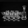 BACCARAT PICADILLY - (1960 - 1991)<br />Lote contendo 1 Licoreiro (26x7x10 cm); (3) taças para Vinho Tinto (2) para champagne <br />(4) Vinho branco; (3) Brandy; e (4) tacinhas para Licor (7,5x4,5x4,5 cm.)<br />Lapidados em sulcos bisotados e diamantados, pé de balaústre. Selo da Cristallerie na base. Tampa apresenta lascadinho e discretos bicadinhos. <br />TOTAL:17peças.<br /><br />REFERÊNCIA:https://www.replacements.com/crystal-baccarat-piccadilly-cut/c/4243?srsltid=AfmBOoobCMxzwlh85UwWLUWQy57Q6ZxXd85D94eZQkRyJ4oDoKr5w5Vt<br />