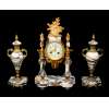 <p>MANTEL CLOCK P&Oacute;RTICO STYLE LOUIS XVI. Excepcional terno de rel&oacute;gio ladeado por par de &acirc;nforas, Fran&ccedil;a, s&eacute;culo XIX. M&aacute;rmore sobre quatro colunas. Monture em bronze de fina lavra figurando piras, vasos com frutas, encimado por medalh&atilde;o com alegorias, figura humana e flautim. Guirlanda floral pendente e cortinados, abaixo do mostrador em porcelana com pintura manual e floral. Rel&oacute;gio: 41 x 23 x 11 cm. Par de &acirc;nforas: 32 x 11 x 9 cm.</p>