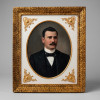 <p>Ernst PAPF, Joaquim Nabuco pelo retratista da Família Real Atributivo retrato Joaquim Nabuco Recife 1849 – Washington 1910 Homem em que na data de seu nascimento, 19 de agosto, comemora-se o Dia Nacional do Historiador. Medidas: 48 x 38 cm. Emoldurado: 68,5 x 59 cm. Óleo sobre tela, 1903. SOBRE ERNST PAPF Karl Ernst Papf Retratista oficial da Família Real Dresden, 1833 – São Paulo 1910 Estudou na Academia de Dresden uma das melhores do mundo até os dias atuais. No Império Brasileiro recebeu encomendas oficiais para retratar a família imperial, o que e consolida sua reputação como retratista oficial do Brasil. Suas obras eram muito caras, acessíveis à apenas aristocratas e comerciantes muito abastados. No início da República, mudou-se para São Paulo, onde tornou-se rapidamente no mais requisitado e prestigiado da sociedade, retratando endinheirados e novos dirigentes republicanos - como Duprat em 1903. Em 1980, o Museu Imperial e a Pinacoteca do Estado de São Paulo realizaram retrospectivas em sua homenagem. SOBRE Joaquim Aurélio Barreto Nabuco de Araújo: (Recife, 19 de agosto de 1849 – Washington, 17 de janeiro de 1910) foi um político, diplomata, historiador, jurista, orador e jornalista brasileiro formado pela Faculdade de Direito do Recife. Foi um dos fundadores da Academia Brasileira de Letras. Foi um dos grandes diplomatas do Império do Brasil (1822-1889), Nabuco diz sentir saudade do escravo pela generosidade deles, num contraponto ao egoísmo do senhor. A escravidão permanecerá por muito tempo como a característica nacional do Brasil</p> <p>Ernst PAPF, Joaquim Nabuco pelo retratista da Família Real Atributivo retrato Joaquim Nabuco Recife 1849 – Washington 1910 Homem em que na data de seu nascimento, 19 de agosto, comemora-se o Dia Nacional do Historiador. Medidas: 48 x 38 cm. Emoldurado: 68,5 x 59 cm. Óleo sobre tela, 1903. SOBRE ERNST PAPF Karl Ernst Papf Retratista oficial da Família Real Dresden, 1833 – São Paulo 1910 Estudou na Academia de Dresden uma das melhores do mundo até os dias atuais. No Império Brasileiro recebeu encomendas oficiais para retratar a família imperial, o que e consolida sua reputação como retratista oficial do Brasil. Suas obras eram muito caras, acessíveis à apenas aristocratas e comerciantes muito abastados. No início da República, mudou-se para São Paulo, onde tornou-se rapidamente no mais requisitado e prestigiado da sociedade, retratando endinheirados e novos dirigentes republicanos - como Duprat em 1903. Em 1980, o Museu Imperial e a Pinacoteca do Estado de São Paulo realizaram retrospectivas em sua homenagem. SOBRE Joaquim Aurélio Barreto Nabuco de Araújo: (Recife, 19 de agosto de 1849 – Washington, 17 de janeiro de 1910) foi um político, diplomata, historiador, jurista, orador e jornalista brasileiro formado pela Faculdade de Direito do Recife. Foi um dos fundadores da Academia Brasileira de Letras. Foi um dos grandes diplomatas do Império do Brasil (1822-1889), Nabuco diz sentir saudade do escravo pela generosidade deles, num contraponto ao egoísmo do senhor. A escravidão permanecerá por muito tempo como a característica nacional do Brasil</p>