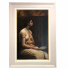 <p>EV&Ecirc;NCIO NUNES (1862-1948) &Oacute;leo sobre tela. MED: 100 X 62 CM./130 x 60 cm. ESCRAVA ROMANA, 1897. Obra at&eacute; ent&atilde;o in&eacute;dita no mercado que foi identificada pela equipe da Paiva Frade ap&oacute;s extensa pesquisa, tendo sido localizada no mercado secund&aacute;rio brasileiro. Ev&ecirc;ncio Nunes foi professor no Liceu de Artes e Of&iacute;cios, uma das institui&ccedil;&otilde;es mais importantes para a forma&ccedil;&atilde;o de artistas no Brasil. Foi pintor de obras p&uacute;blicas e professor segundo LEVY, Carlos Roberto Maciel. No cat&aacute;logo das Exposi&ccedil;&otilde;es Gerais da Academia Imperial e da Escola Nacional de belas artes de artistas e obras entre 1890 e 1933. Rio de Janeiro: Publica&ccedil;&atilde;o ArteData, 2003, p.176, participou de v&aacute;rios Sal&otilde;es neste per&iacute;odo. Colabora&ccedil;&atilde;o na Igreja da Candel&aacute;ria: Ev&ecirc;ncio Nunes foi um dos talentosos auxiliares de Jo&atilde;o Zeferino da Costa,que estava acometido de reumatoide deformante, na grandiosa decora&ccedil;&atilde;o pict&oacute;rica da Candel&aacute;ria (Rio de Janeiro) entre 1877 e 1898. &bull;Pintura Mural: Ele trabalhou na execu&ccedil;&atilde;o das enormes pinturas sobre tela que foram coladas diretamente nas c&uacute;pulas e teto (t&eacute;cnica de marouflage). &bull;Tem&aacute;tica: Participou da representa&ccedil;&atilde;o de cenas da vida da Virgem Maria e epis&oacute;dios b&iacute;blicos que adornam a nave central. &bull;Aprendizado: Essa experi&ecirc;ncia foi fundamental para consolidar sua t&eacute;cnica acad&ecirc;mica, focada no rigor do desenho e na harmonia das cores. Em 1897 (ano da sua tela), ele estava em plena atividade, transitando entre o ensino t&eacute;cnico e a produ&ccedil;&atilde;o art&iacute;stica refinada. Muitos artistas de sua gera&ccedil;&atilde;o viajavam para a Europa ou seguiam rigorosamente os manuais das academias de Paris e Madri. A T&eacute;cnica do Chiaroscuro: Ev&ecirc;ncio era mestre na pintura decorativa e de cavalete, conhecido por um uso dram&aacute;tico da luz. A forma como a luz bate no ombro da modelo e o fundo se funde na escurid&atilde;o &eacute; t&iacute;pica de quem dominava a pintura acad&ecirc;mica de influ&ecirc;ncia ib&eacute;rica. A Tem&aacute;tica Simbolista: Em 1897, o Simbolismo era a vanguarda. A escolha de uma mulher com uma serpente no bra&ccedil;o &mdash; uma representa&ccedil;&atilde;o cl&aacute;ssica de Cle&oacute;patra ou de uma musa misteriosa &mdash; demonstra que ele n&atilde;o era apenas um pintor de costumes, mas um artista antenado com o intelecto europeu da &eacute;poca. Tamb&eacute;m foi o artista respons&aacute;vel por parte da decora&ccedil;&atilde;o do col&eacute;gio Pedro II no Rio de Janeiro. Ex-cole&ccedil;&atilde;o Domenico Maiello, segundo cachet no verso. Enquanto constru&iacute;a sua cole&ccedil;&atilde;o, Domenico mantinha suas atividades comerciais no Mercado Municipal de S&atilde;o Paulo, onde a Domenico Maiello & Cia (tamb&eacute;m conhecida como Casa Italiana) operava na especialidade: Importa&ccedil;&atilde;o de bebidas finas, azeites e g&ecirc;neros aliment&iacute;cios italianos nas ruas XII (n&ordm; 21 a 27) e XVI (n&ordm; 10 a 14) dentro do Mercado. O fato de um comerciante de seccos e molhados possuir uma cole&ccedil;&atilde;o de arte refinada demonstra o sucesso econ&ocirc;mico e a sofistica&ccedil;&atilde;o cultural da elite de imigrantes italianos naquele per&iacute;odo.</p>