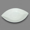 <p>VILLEROY & BOCH, GERMANY, SINCE 1748 - Metropolitan Collection - Travessa branca. Medidas: 29 x 17 cm. Travessa / prato de servir / bowl em porcelana alem&atilde; Villeroy & Boch - V&B 1748 - Metropolitan Collection - PALM: 1) formato org&acirc;nico / folha / folha estilizada / folha alongada / barca / olho / canoa - formato navete / el&iacute;ptico com duas pontas afinadas - aba levantada - base com pezinho circular - borda fina, 2) cor branca / branco brilhante / white - esmalte branco liso brilhante - sem decora&ccedil;&atilde;o - design minimalista / escandinavo / contempor&acirc;neo - interior liso com vinco central / dobra da folha / nervura central sutil em relevo, 3) marca no verso / carimbo azul - Villeroy & Boch 1748 PALM - Dishwasher-safe Microwave-safe - METROPOLITAN COLLECTION - selo azul com logo da abadia / arco - modelo Palm. Medidas: 29 cm comprimento x 17 cm largura x 6 cm altura aprox. - Travessa branca 29 x 17 cm - Villeroy & Boch Palm Material: Porcelana - Villeroy & Boch - Germany Since 1748 - Metropolitan Collection - Modelo PALM - Dishwasher-safe Microwave-safe</p>