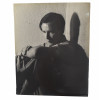 <p>Jenner Fotografia original para a Doa&ccedil;&atilde;o dos Artistas Brasileiros em 1944 visando uma exposi&ccedil;&atilde;o de financiamento &agrave; RAF: O objetivo era expor as obras na Royal Academy of Arts e vender as pe&ccedil;as, doando todo o valor arrecadado para o fundo de benevol&ecirc;ncia da RAF durante a Segunda Guerra. Mundial. Retratando Jenner Med 30 x 24cm. Relizada por: CARLOS - ESPECIALISADO EM FOTOGRAFIAS TECHINICAS - Ed. REX - 713 Tel: 42-8641 - R. Alvaro Alvim, 33/57 - Rio Sucesso da Exposi&ccedil;&atilde;o: A exposi&ccedil;&atilde;o passou por sete cidades brit&acirc;nicas (incluindo Londres, Manchester e Edimburgo) e vendeu 80 obras, ajudando financeiramente a aeron&aacute;utica inglesa. O Ato de Solidariedade: Em 1944, os artistas modernistas brasileiros enviaram, de navio, 168 pinturas e desenhos para Londres como presente e gesto de apoio &agrave; Inglaterra. A exposi&ccedil;&atilde;o brasileira de 1944 foi considerada uma arma diplom&aacute;tica cultural de grande impacto em plena guerra. A doa&ccedil;&atilde;o e o envolvimento de artistas durante a Segunda Guerra Mundial n&atilde;o se limitaram apenas a recursos financeiros, mas abrangeram uma intensa mobiliza&ccedil;&atilde;o cultural, art&iacute;stica e humanit&aacute;ria. O contexto foi marcado como resist&ecirc;ncia &agrave; propaganda nazista, apoio aos Aliados</p>